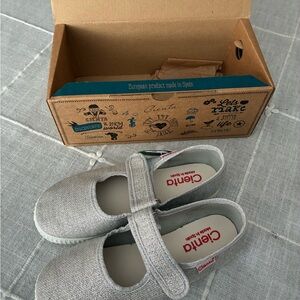 Cienta Kids Silver Mary Jane Dress Shoes